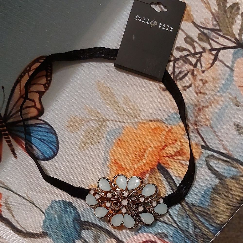 Beautiful Headband With Stunning Faux Jewel